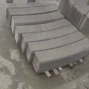 甘肃芝麻白弧形路牙石