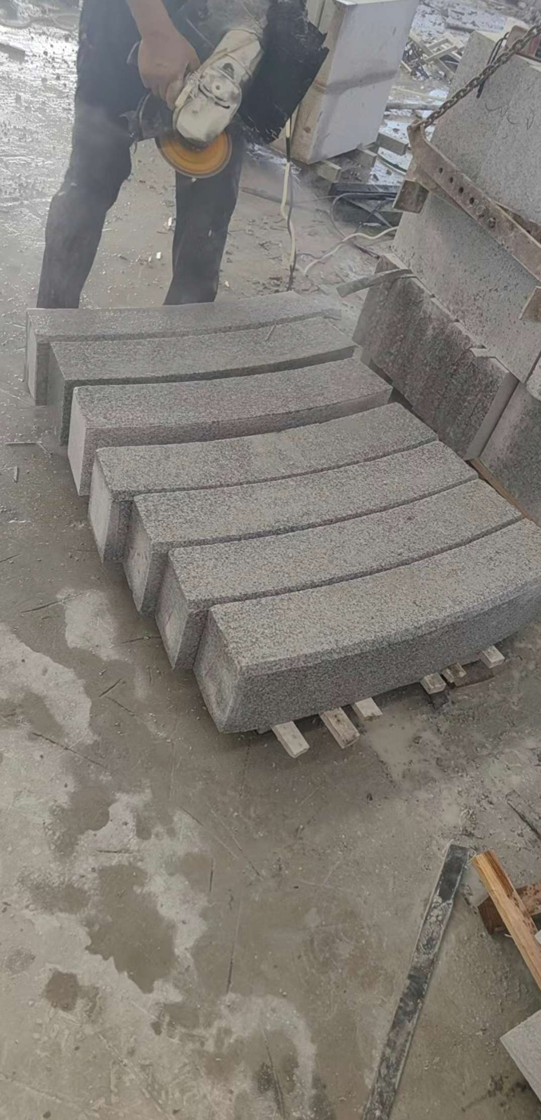 甘肃芝麻白弧形路牙石