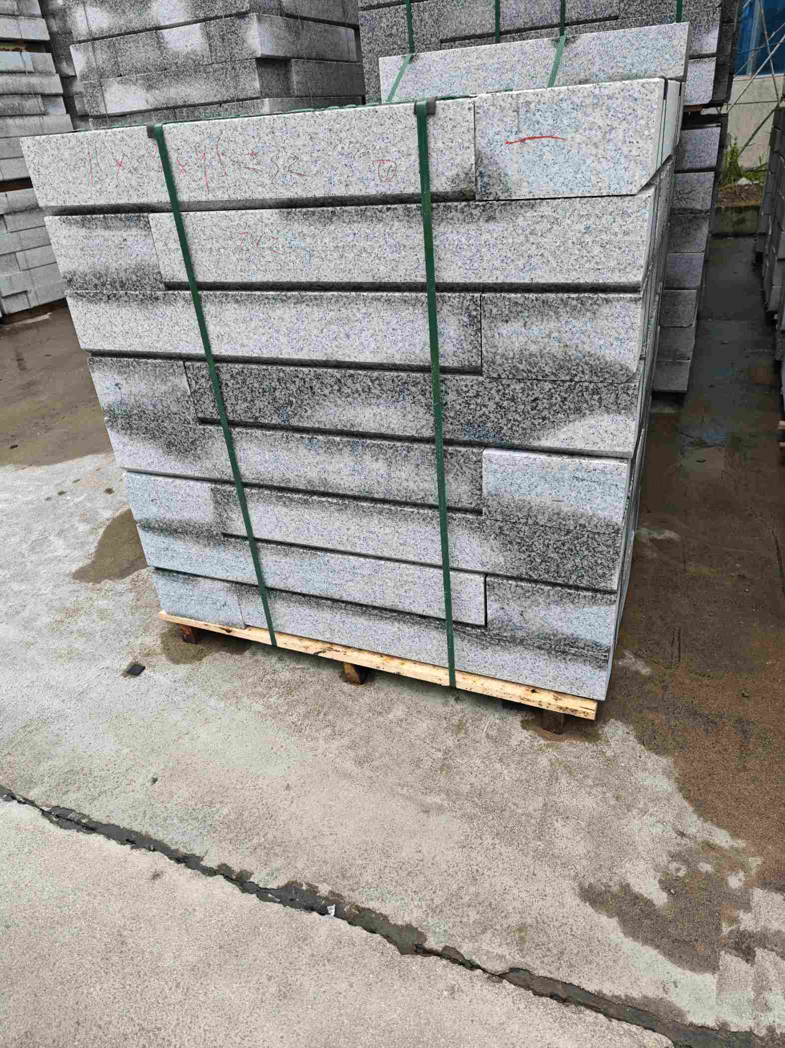 甘肃芙蓉白路牙石，马路牙子